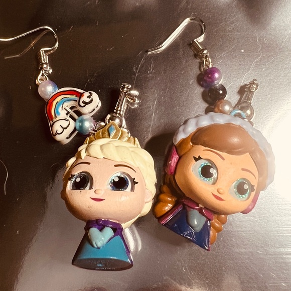 Disney Doorables key chain and earrings - Picture 1 of 2